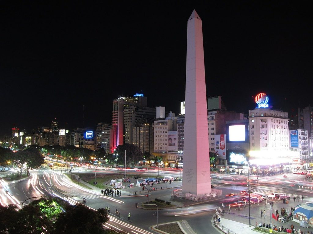 no olvides ver el obelisco en argentina buenos aires