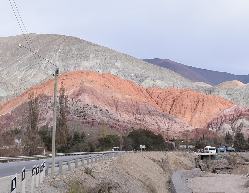 ver el cerro de los siete colores argentina
